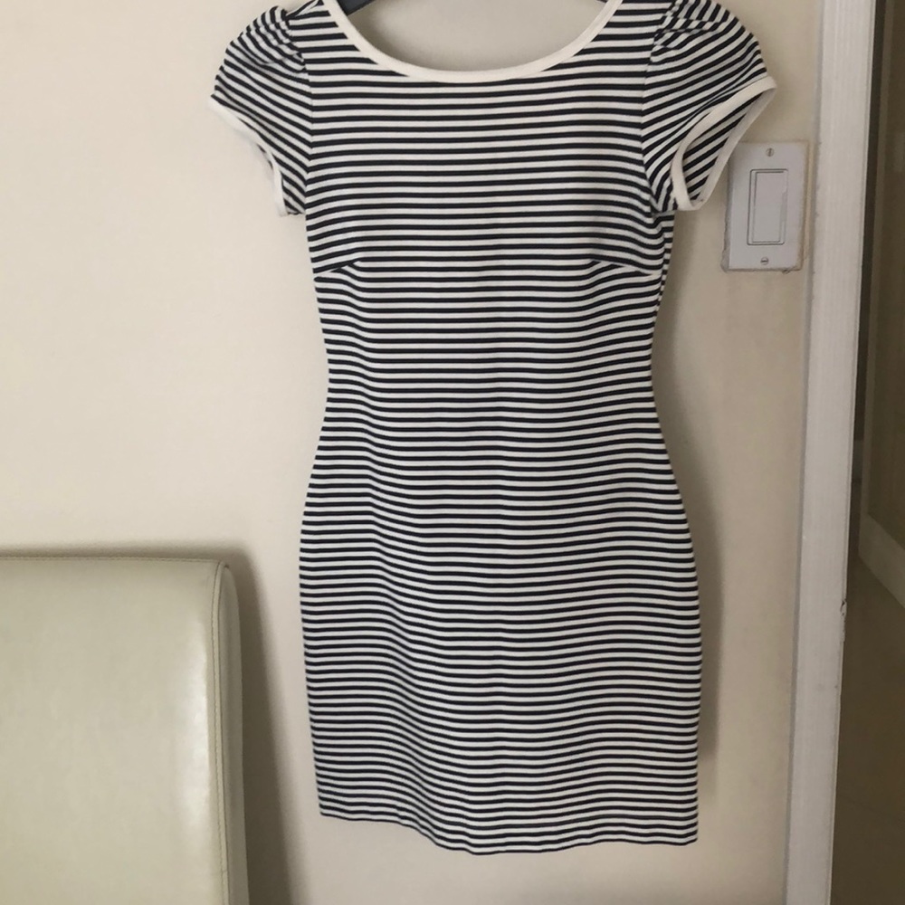 Dress - Picture 4 of 5